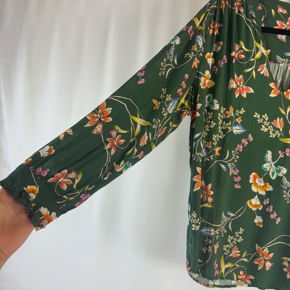 Velvet by Graham & Spencer Green
Floral long Sleeve Blouse Size:L - Picture 6 of 14